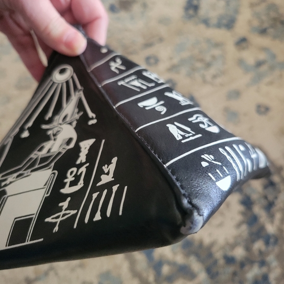 Black Pyramid Bag - Picture 7 of 7